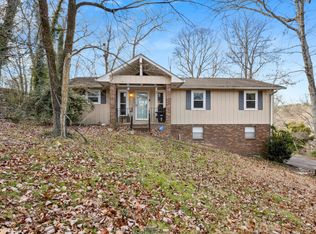 8207 Thornewood Dr, Hixson, TN 37343