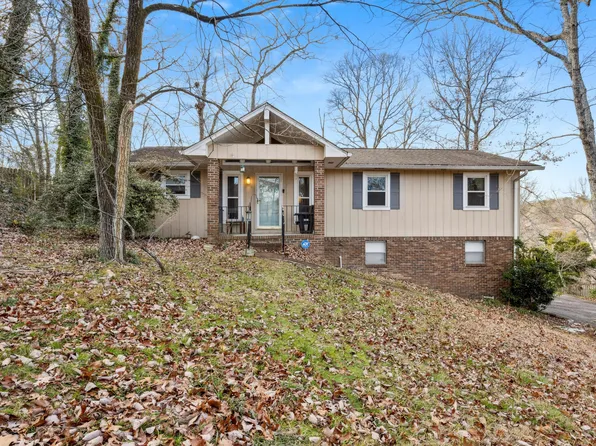 8207 Thornewood Dr, Hixson, TN 37343