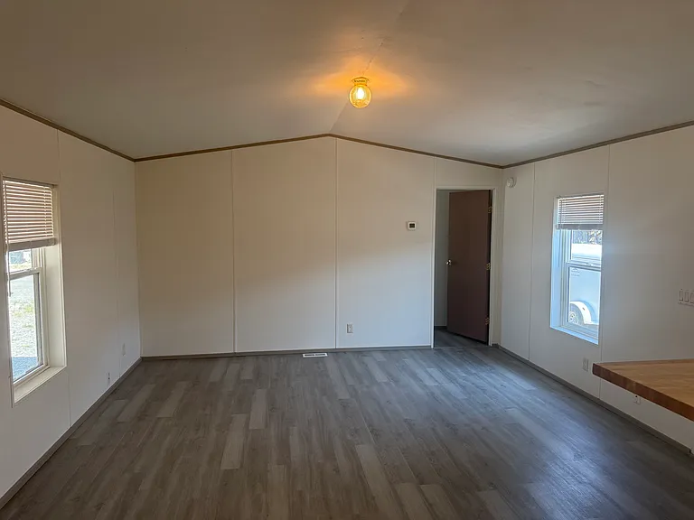 930 Elm Dr — Photo 3