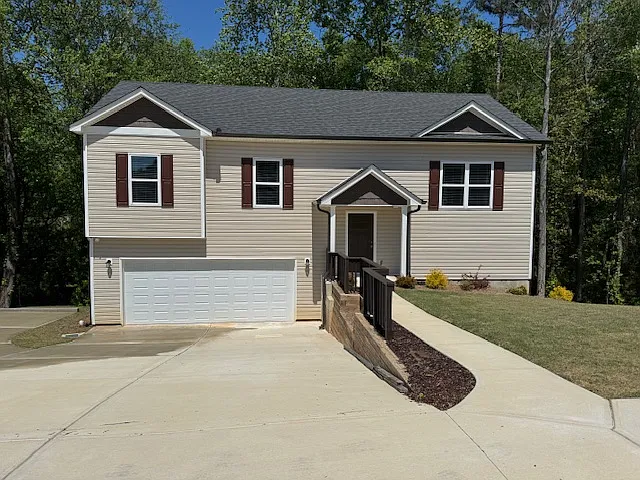 Front view of house with large driveway and 1 parking pad to the side of the garage and 1 parking pad at the street - 1812 Jessica Way