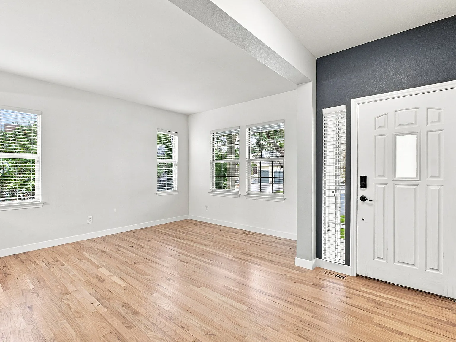 5 bed, 3100 sqft, $3,700 — Photo 3
