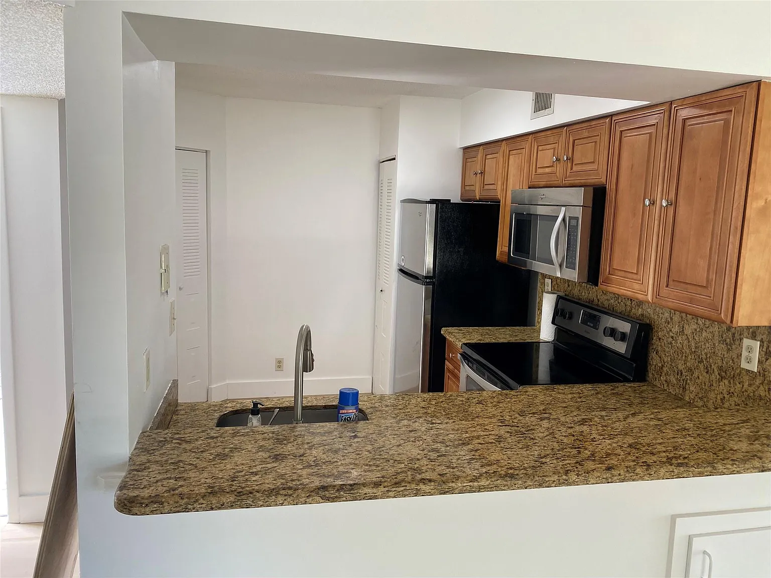 2 bed, 2.0 bath, 1224 sqft, $2,400 — Photo 2
