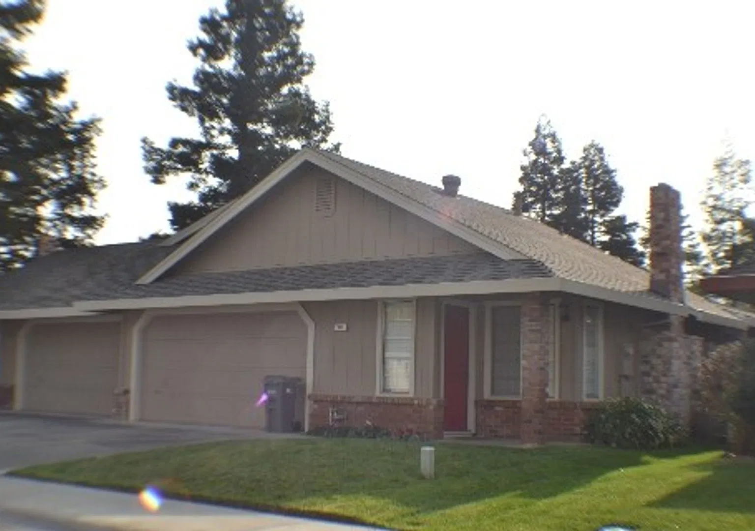 Spacious 3-Bedroom, 2-Bath in Excellent Neighborhood! — Photo 2