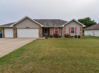 201 E Robin Rd, Clever, MO 65631