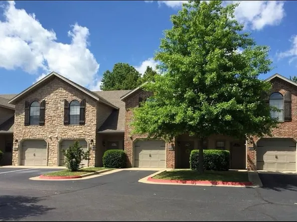 3449 W Chevaux Dr, Fayetteville, AR 72704