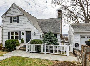 11 N Beach Dr, New Fairfield, CT 06812