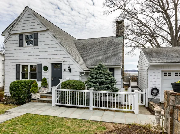 11 North Beach Drive, New Fairfield, CT 06812