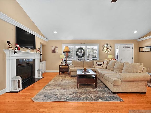 5th image of 263 Plain St