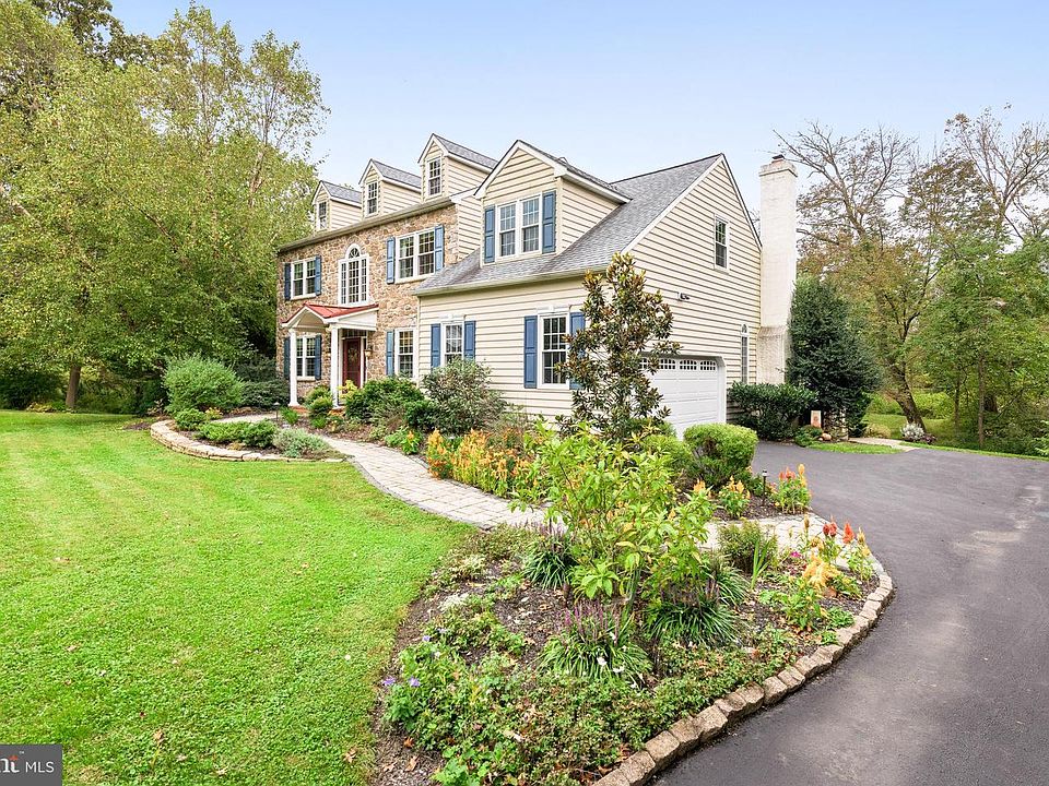1st image of 7 Yarmouth Ln