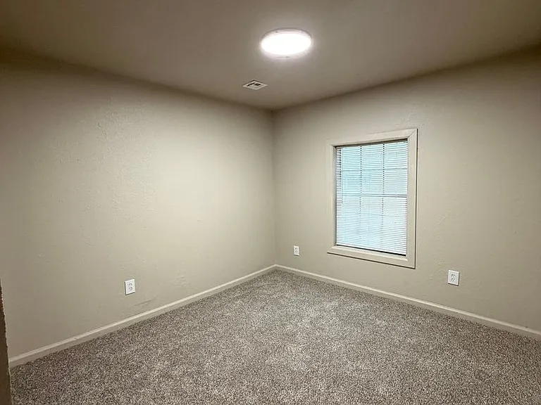 712 Coyne St — Photo 5