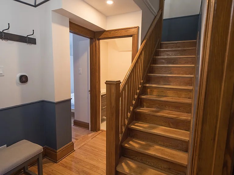 856 Bronson Ave — Photo 6