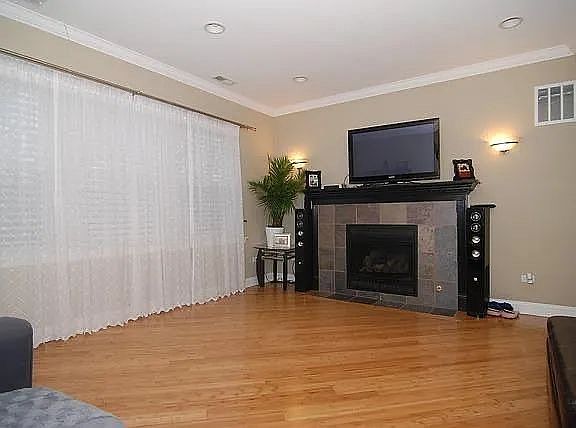 5th image of 2056 W Jarvis Ave #3