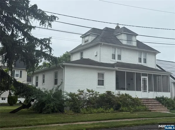 31 Wood Pl, Dumont, NJ 07628