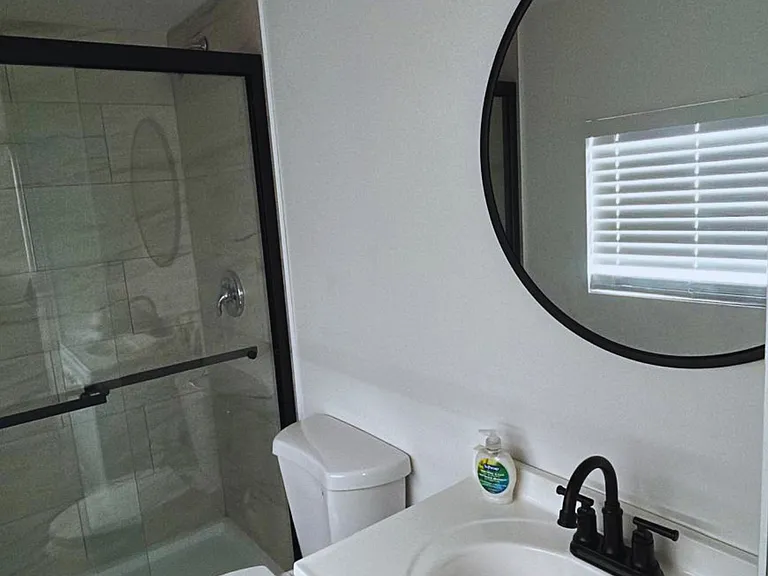 Immaculate bathroom with shower, essentials & modern touches
