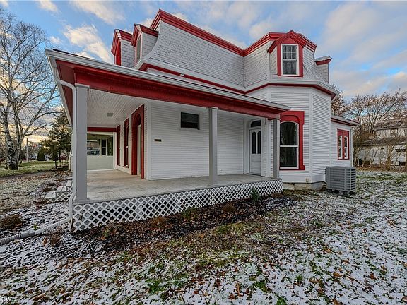 3rd image of 233 Ray Ave NW