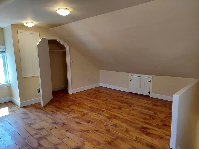 717 Centre St — Photo 25