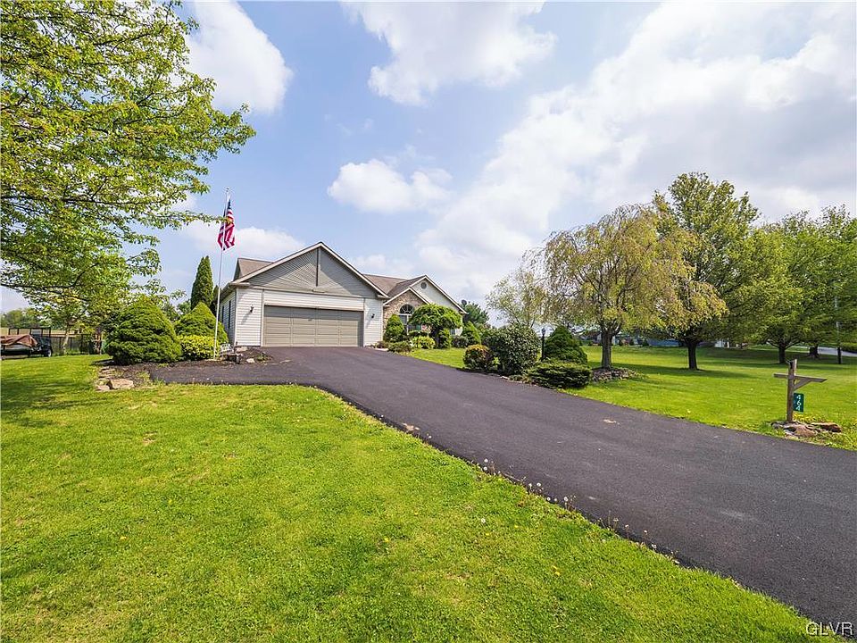 1st image of 464 Grouse Dr