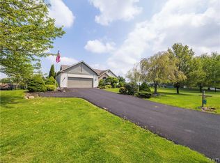 464 Grouse Dr, Bath, PA 18014