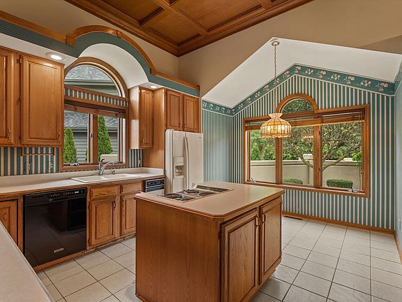 4th image of 809 Bittersweet Cove Dr