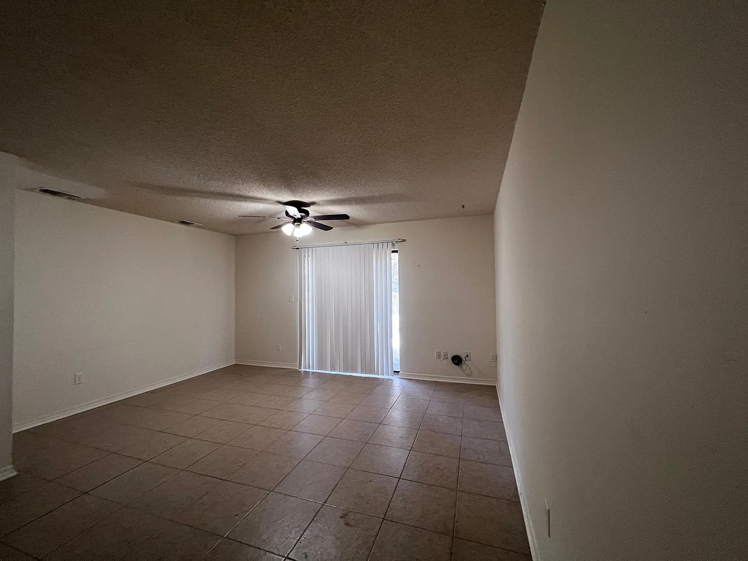 2 bed, 1.5 bath, 1014 sqft, $1,400 — Photo 3