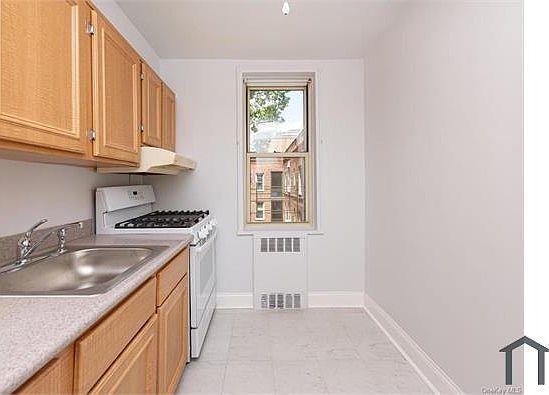 1st image of 1987 Cruger Ave #3