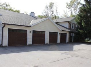 334 Riverview Dr, Delafield, WI 53018