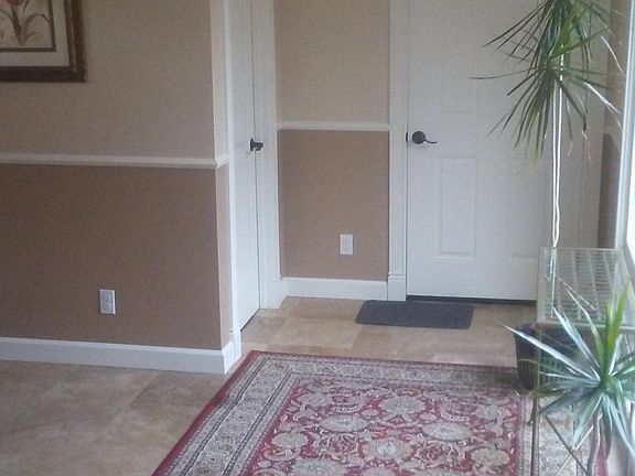 4th image of 1109 Dufferin Ave