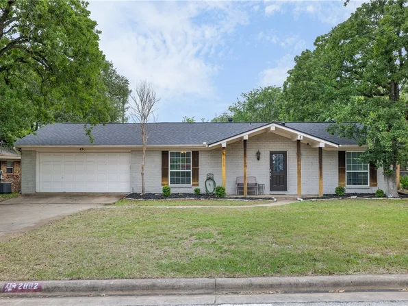 2802 Woodmeadow Dr, Bryan, TX 77802