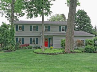 39 Hiawatha Dr, Guilderland, NY 12084