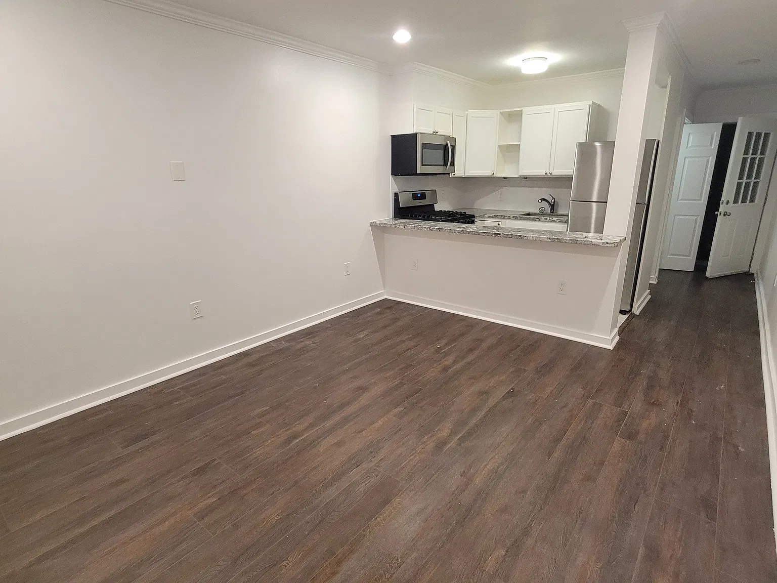 Studio, 450 sqft, $1,695 — Photo 1