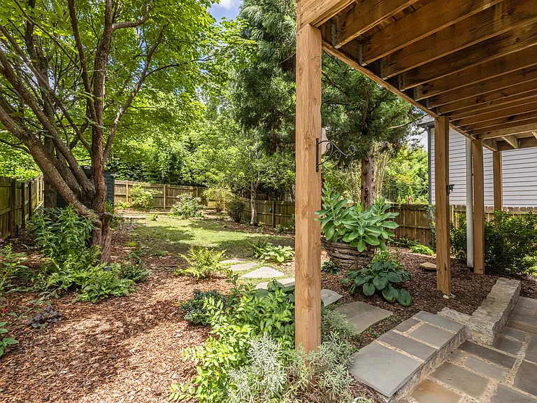 1040 Boulevard Dr NE — Photo 43