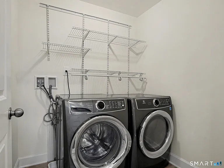 604 Newfield Ave #B — Photo 19