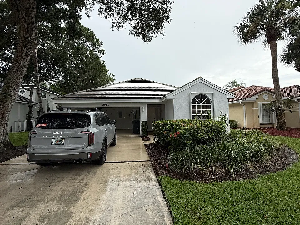 2092 SW Augusta Trce