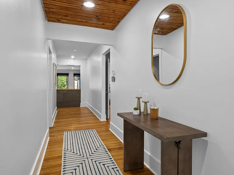 2800 Cherry Ln — Photo 3
