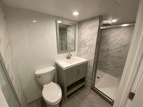 4th image of 25-14 38th St #1R