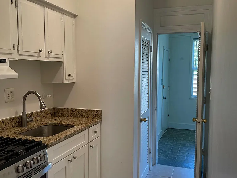 Spring Valley Apartments — Photo 30