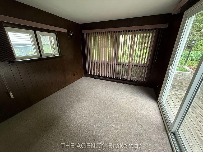 323 Waratah Ave — Photo 24