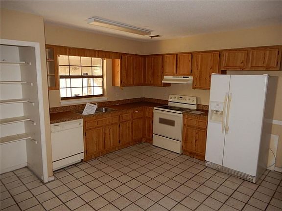 4th image of 132 S Palm Dr