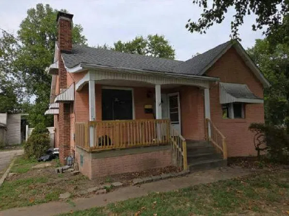 2515 Frank Scott Pkwy W, Belleville, IL 62223