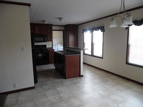 4th image of 28301 Beechwood Dr