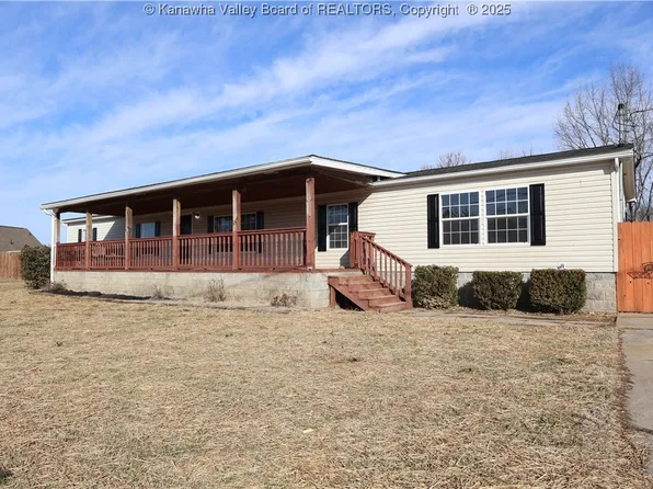 707 Village Ln, Milton, WV 25541