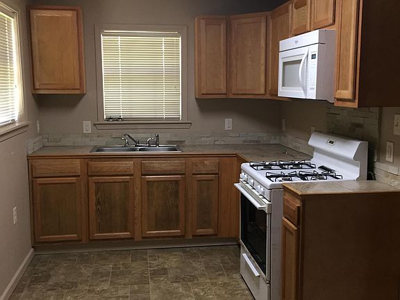 3rd image of 1101 N Cherry St