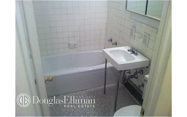 Rented by Douglas Elliman | media 22