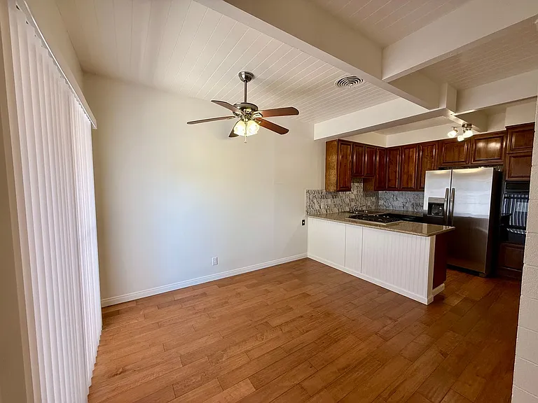 3800 Stockdale Hwy #7 — Photo 5
