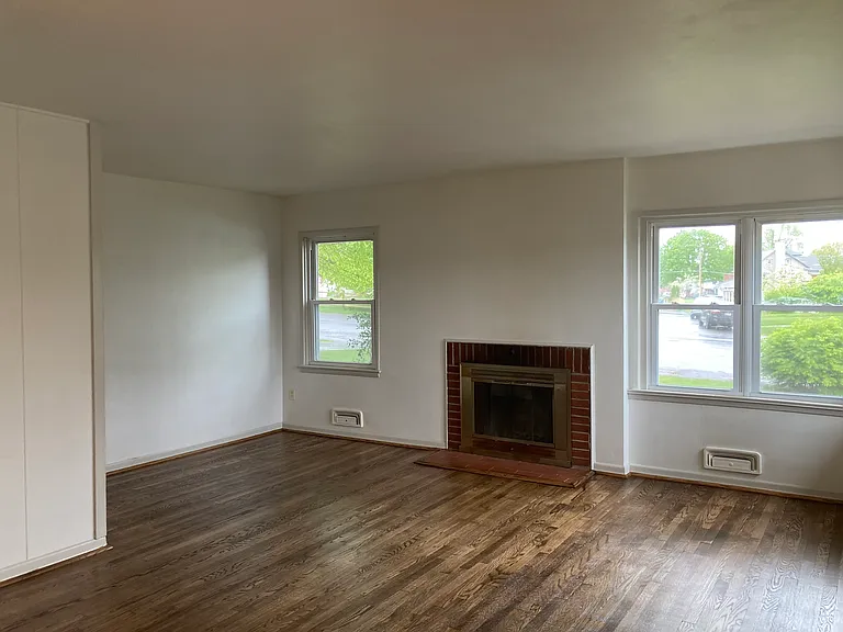 11320 Greenberry Rd — Photo 6