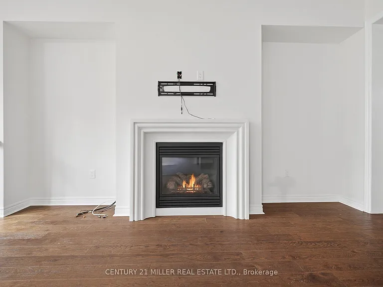 2455 Village Cmn — Photo 18