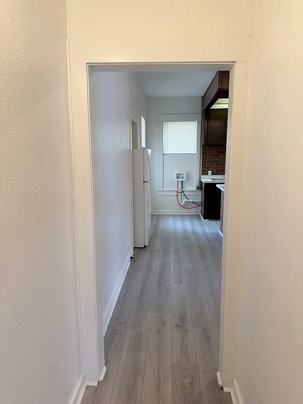 2 bed, 1.0 bath, 900 sqft, $900 — Photo 4