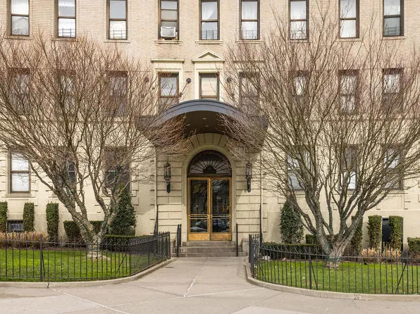 175 Eastern Parkway image 1 of 6