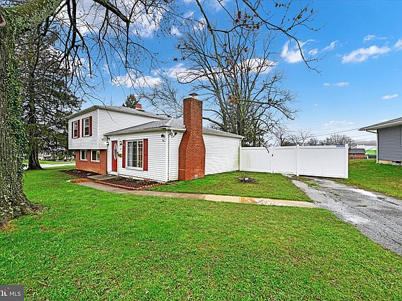3rd image of 2 Cherry Hill Ct