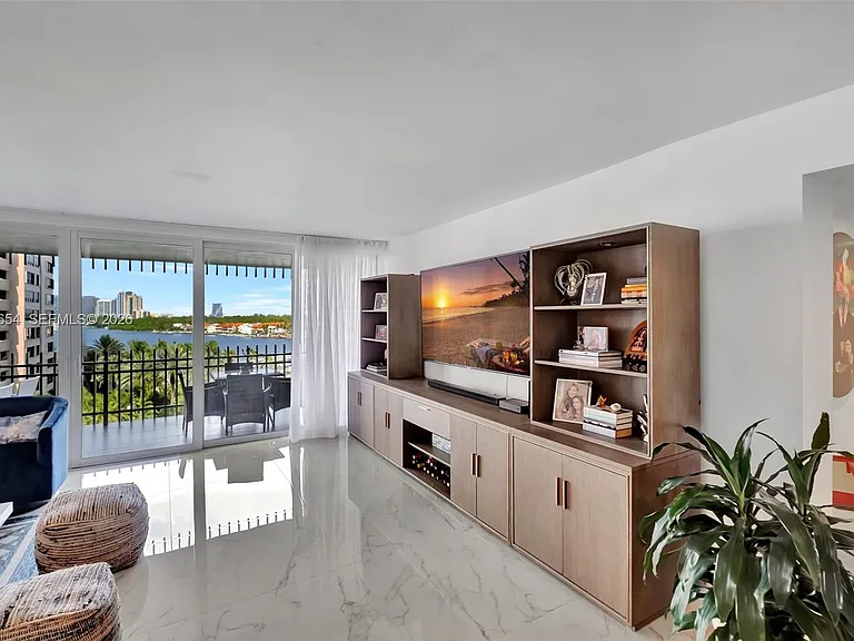 2 Grove Isle Dr #B706 — Photo 3